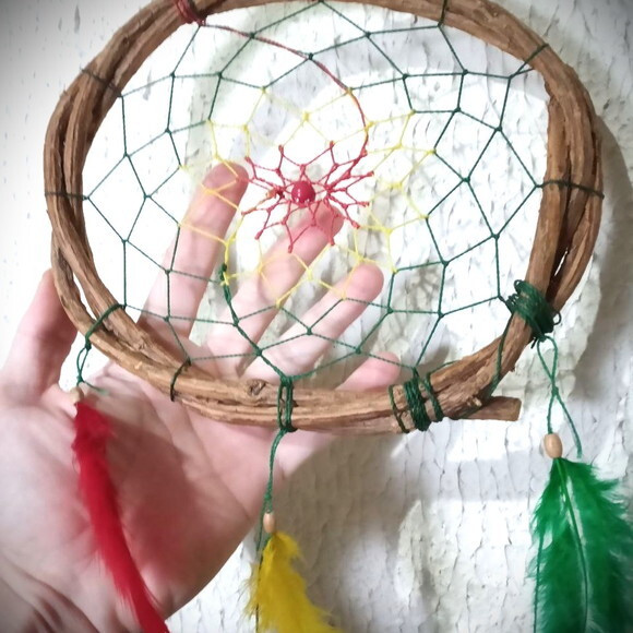 Filtro dos Sonhos de Cipó, Penas Cores do Reggae, Artesanal