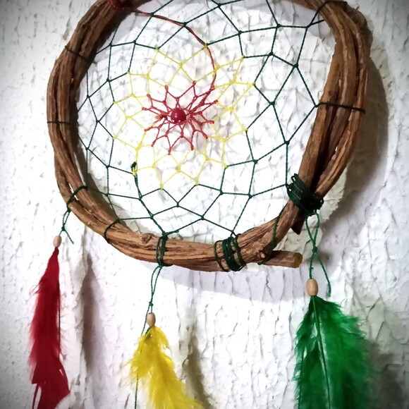 Filtro dos Sonhos de Cipó, Penas Cores do Reggae, Artesanal