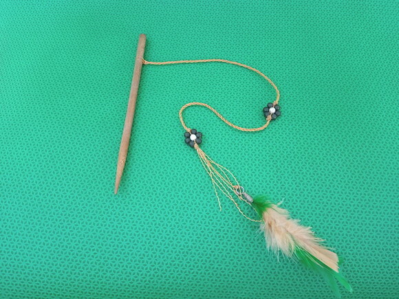 Palito de Cabelo com Tererê Pena Verde, Artesanal