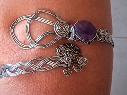 Bracelete em Aço Inox com Ametista