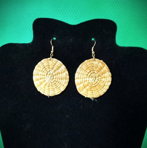 Brinco Capim Dourado Circulo, Artesanal