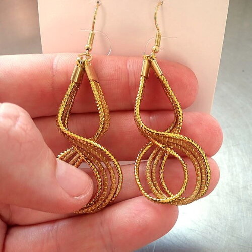 Brinco Capim Dourado Espiral, Artesanal