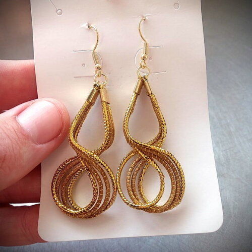 Brinco Capim Dourado Espiral, Artesanal