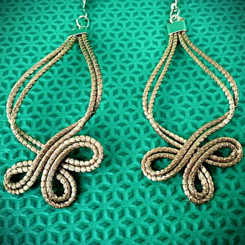 Brinco Capim Dourado Trevo, Artesanal