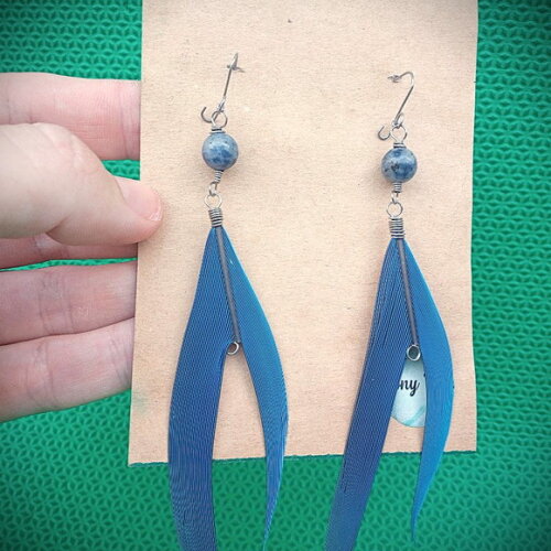 Brinco de Penas Raras, Azul, Artesanal