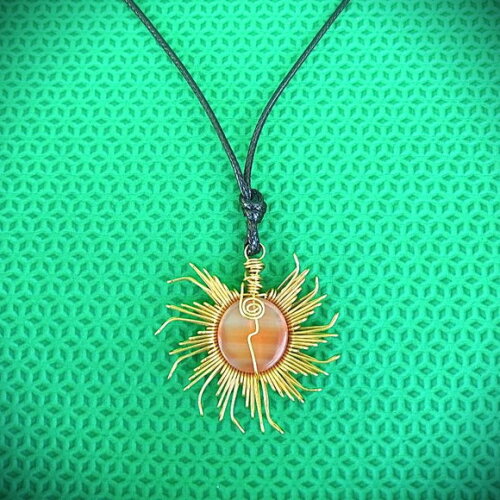 Colar Mandala Espiral Latão Pedra Natural