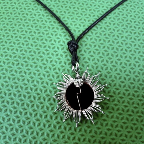 Colar Mandala Sol Aço Inox com Pedra Natural