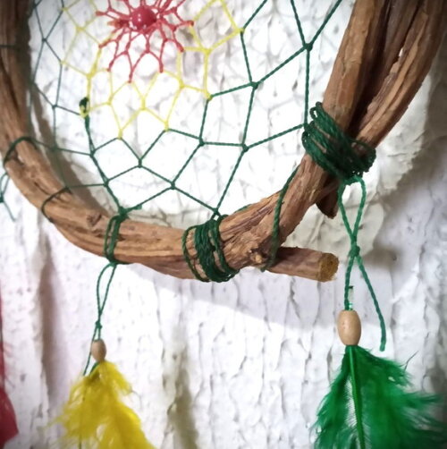 Filtro dos Sonhos de Cipó, Penas Cores do Reggae, Artesanal