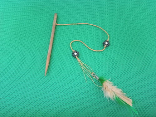 Palito de Cabelo com Tererê Pena Verde, Artesanal