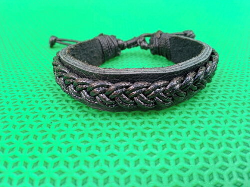 Pulseira de Couro Preta com Trança