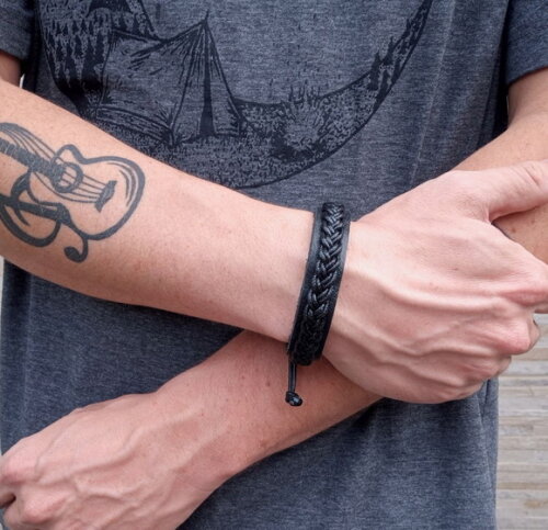 Pulseira de Couro Preta com Trança