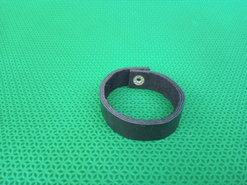 Pulseira de Couro Preta de Botão