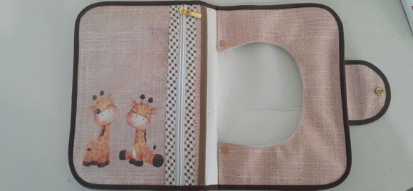 Kit higiene do bebê- Porta fraldas e lenço umedecido