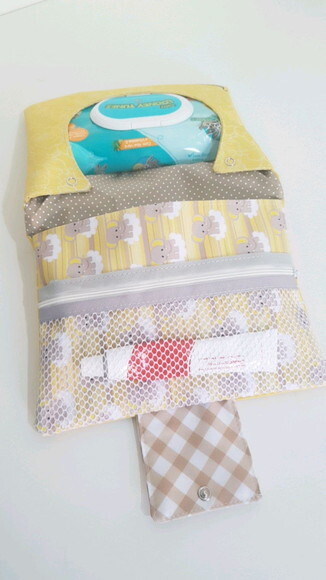 Kit higiene do bebê- Porta fraldas e lenço umedecido