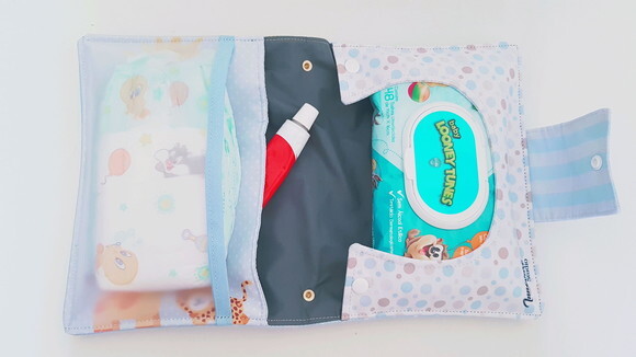 Kit higiene do bebê- Porta fraldas e lenço umedecido
