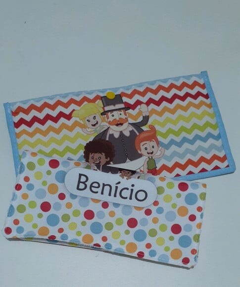 Kit Necessaire para itens de higiene com toalha - mundo Bita