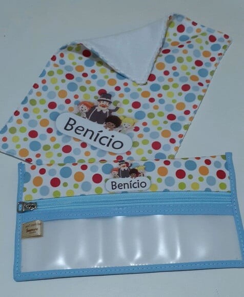 Kit Necessaire para itens de higiene com toalha - mundo Bita