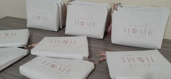 Necessaire personalizada, com tassel decorativo