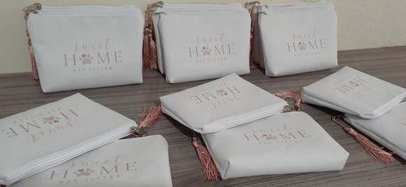 Necessaire personalizada, com tassel decorativo