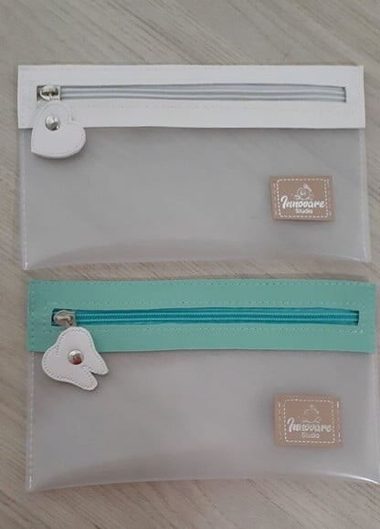 Necessaire porta escova de dente - coração e dentinho
