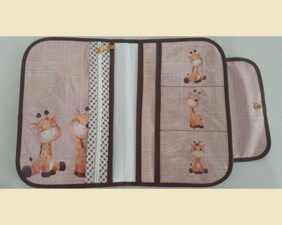 PORTA DOCUMENTOS INFANTIL - GIRAFINHA