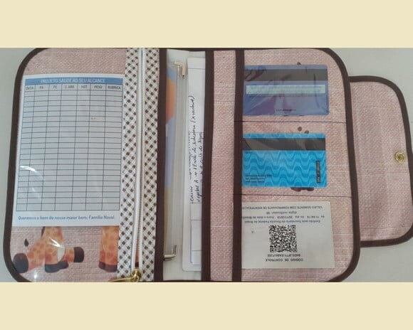 PORTA DOCUMENTOS INFANTIL - GIRAFINHA