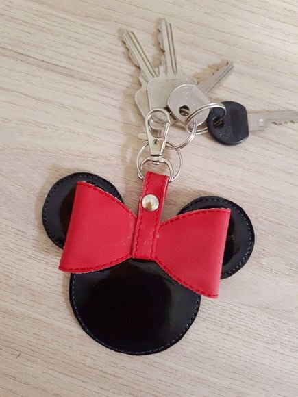 Chaveiro bordado MINNIE