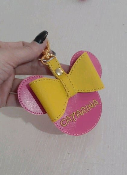 Chaveiro bordado MINNIE - com nome