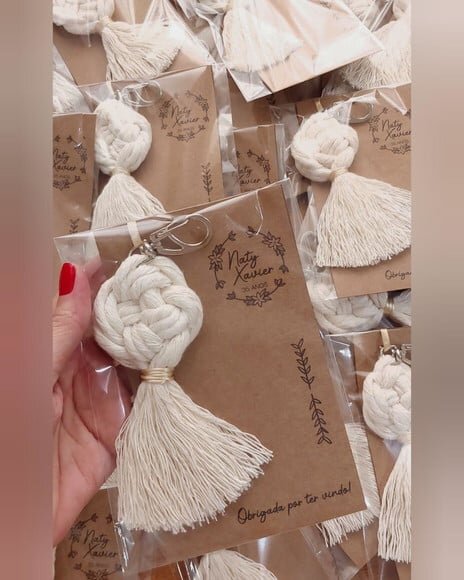Chaveiro em Macramé - Aniversário
