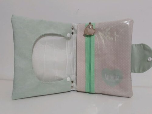 Kit higiene do bebê- Porta fraldas e lenço umedecido