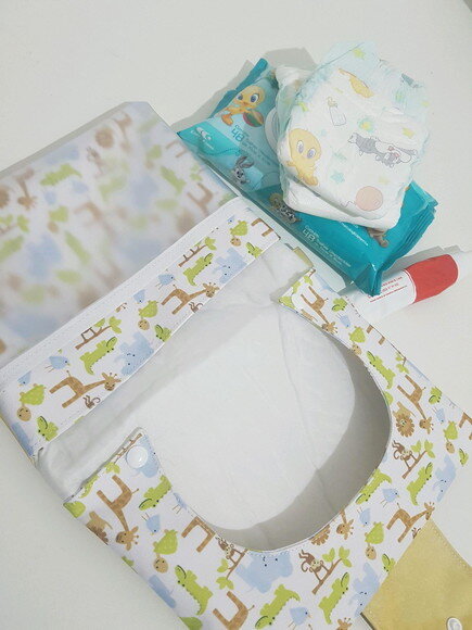 Kit higiene do bebê- Porta fraldas e lenço umedecido