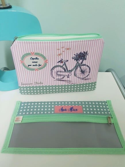 Kit necessaire e estojo de higiene