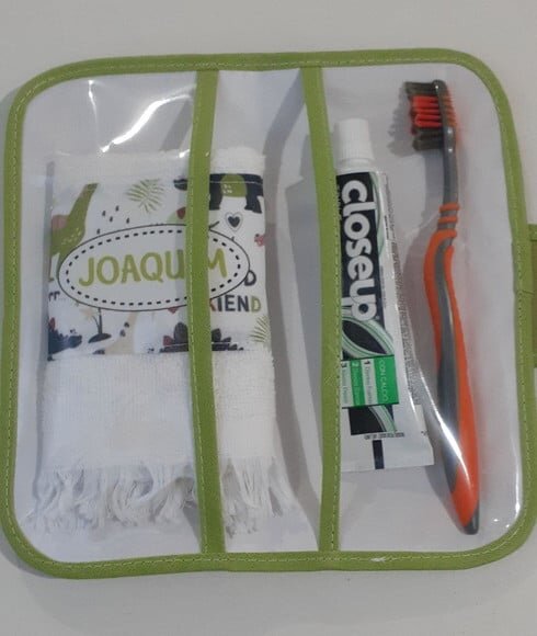 Necessaire para kit higiene com toalha