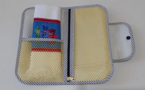 Necessaire para kit higiene com toalha