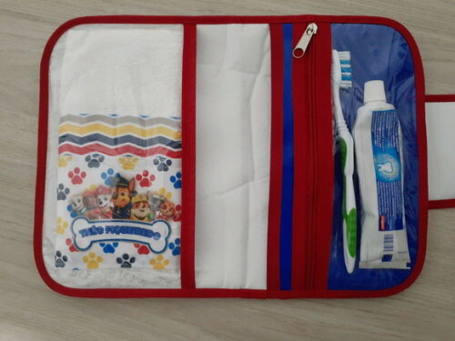 Necessaire para kit higiene com toalha