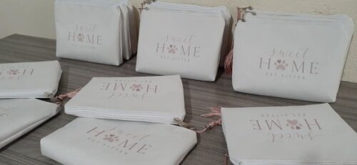 Necessaire personalizada, com tassel decorativo