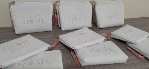 Necessaire personalizada, com tassel decorativo