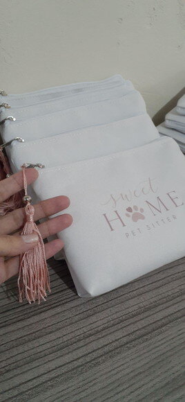 Necessaire personalizada, com tassel decorativo