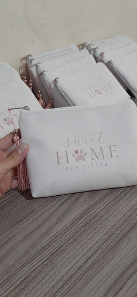 Necessaire personalizada, com tassel decorativo