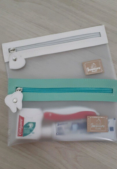 Necessaire porta escova de dente - coração e dentinho