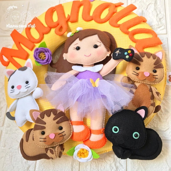 Enfeite de Porta Maternidade Gatinhos com Menina
