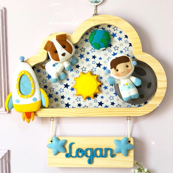 Enfeite de Porta Nuvem Pinus Astronauta Menino