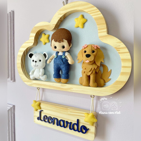 Enfeite de Porta Nuvem Pinus Menino com Ursinho e Pet