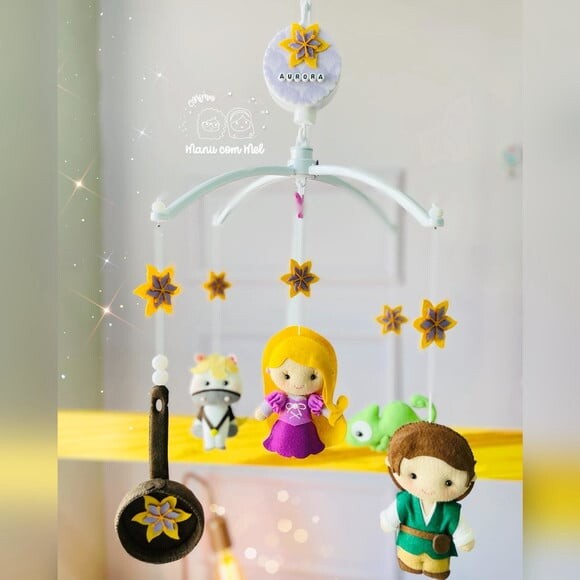 Kit Enfeite de Porta + Móbile de Berço Enrolados Rapunzel
