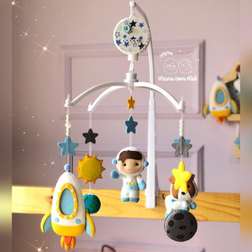 Móbile Musical Astronauta Menino