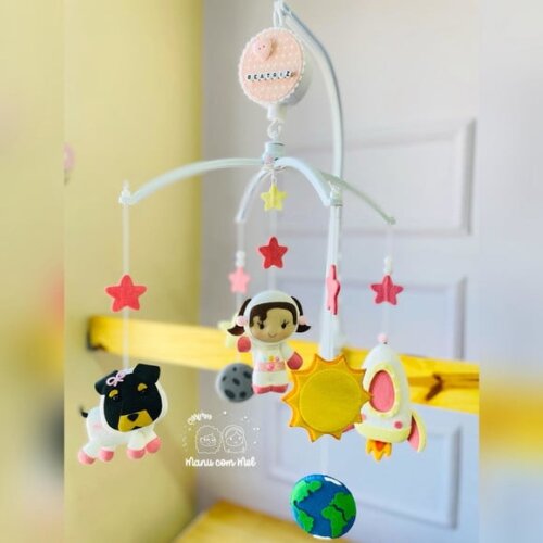 Móbile Musical Astronauta Menina