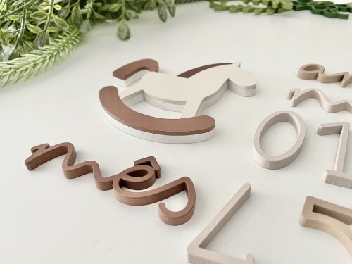 Mesversário Minimalista Cavalinho de Madeira - Kit pronto para registrar Mês / Aniversário do Bebê
