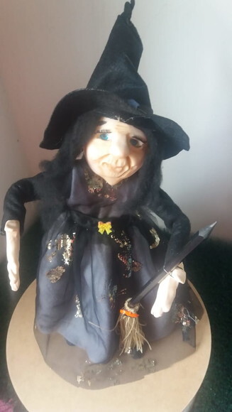 Bruxa Articulável Decorativa Halloween 30cm