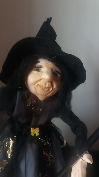 Bruxa Articulável Decorativa Halloween 30cm