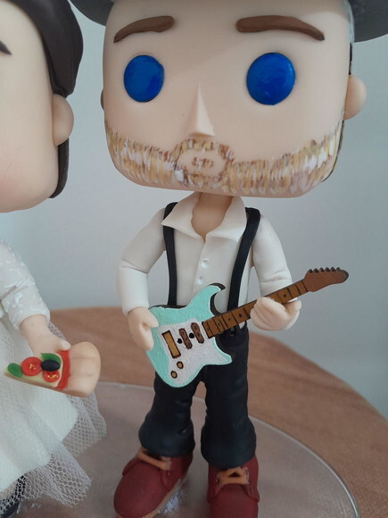 Topo de Bolo Casamento Funko Pop Guitarrista Estilosos